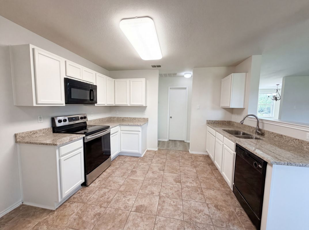 Photo 11 of 23 of 2904 Lake Vista Dr, Wylie, TX
