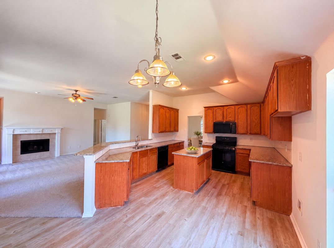 Property photo 2 of 6401 Marquett Dr