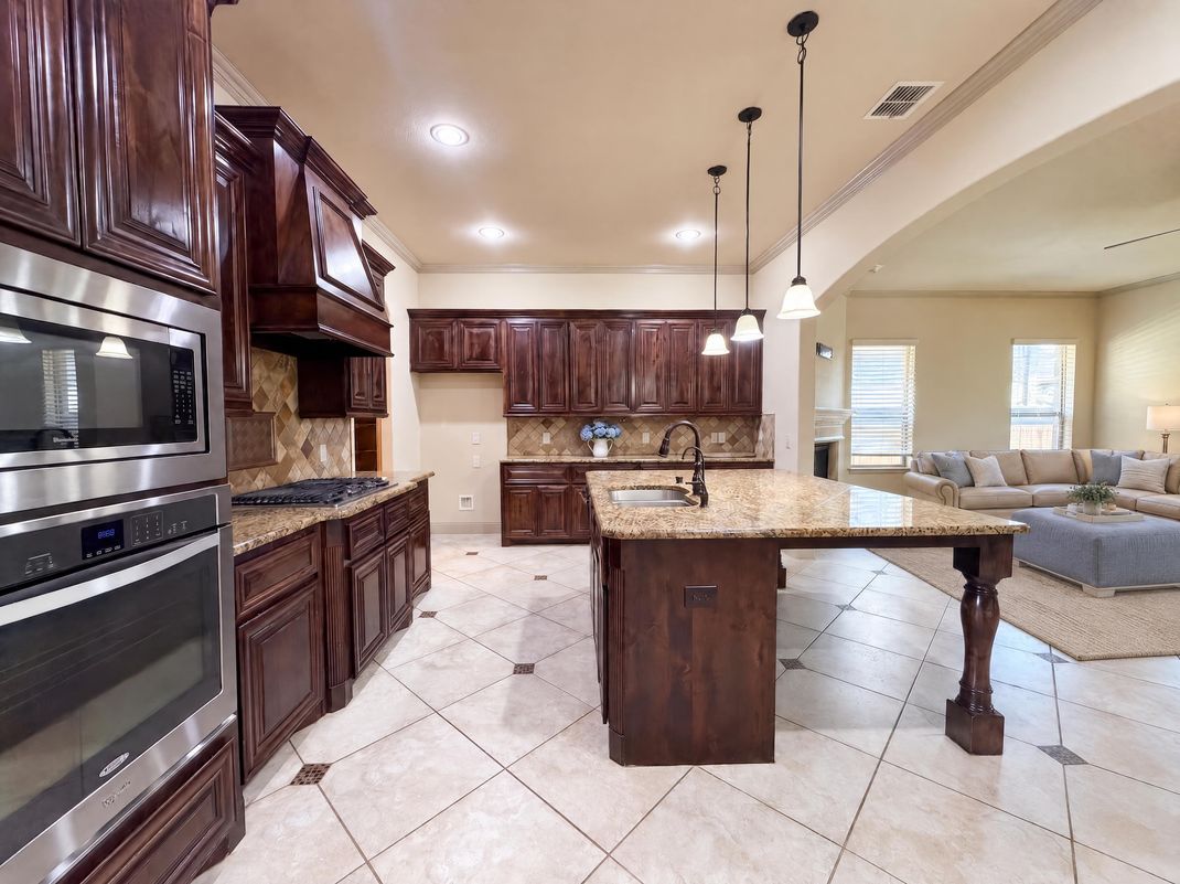 Property photo 2 of 4905 Palm Springs Dr