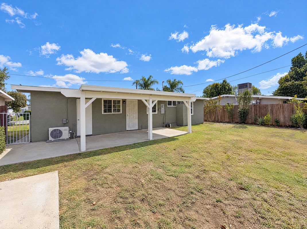 Property photo 3 of 5653 N Viceroy Ave