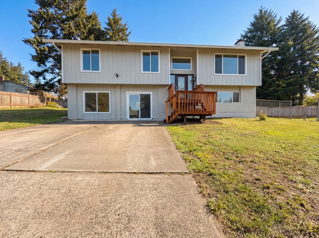 Property photo 1 of 2409 SE Higgins Dr