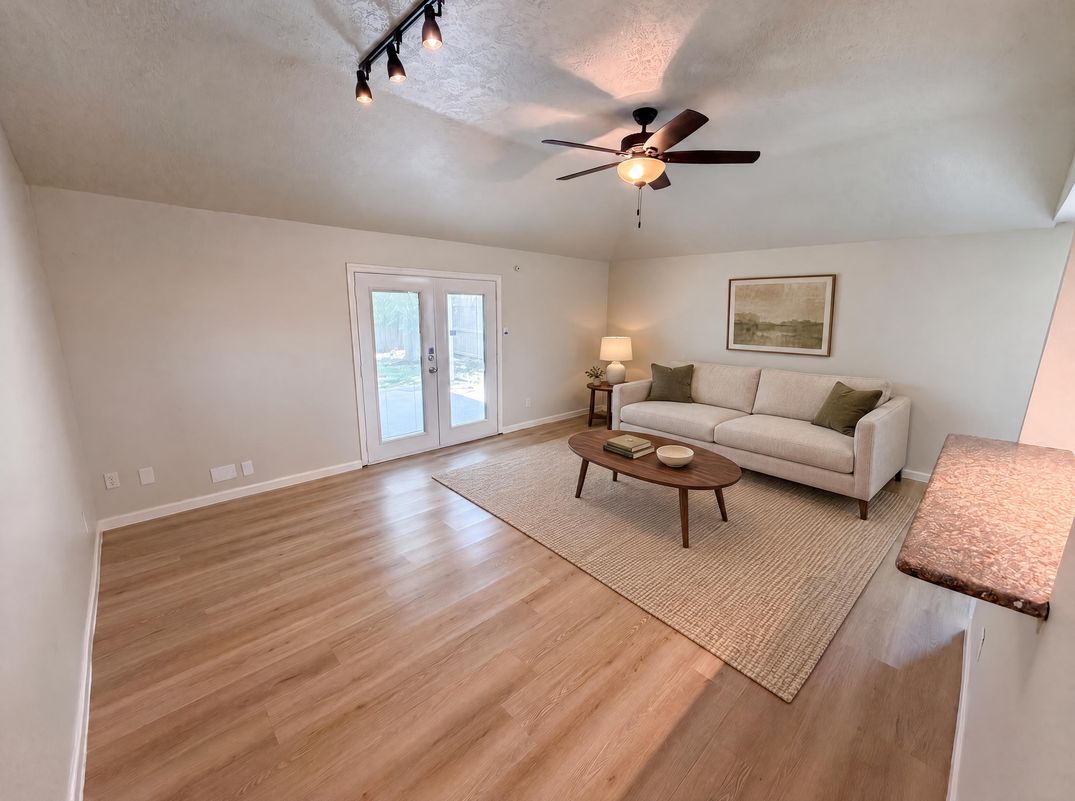 Property photo 3 of 318 Floravista Dr