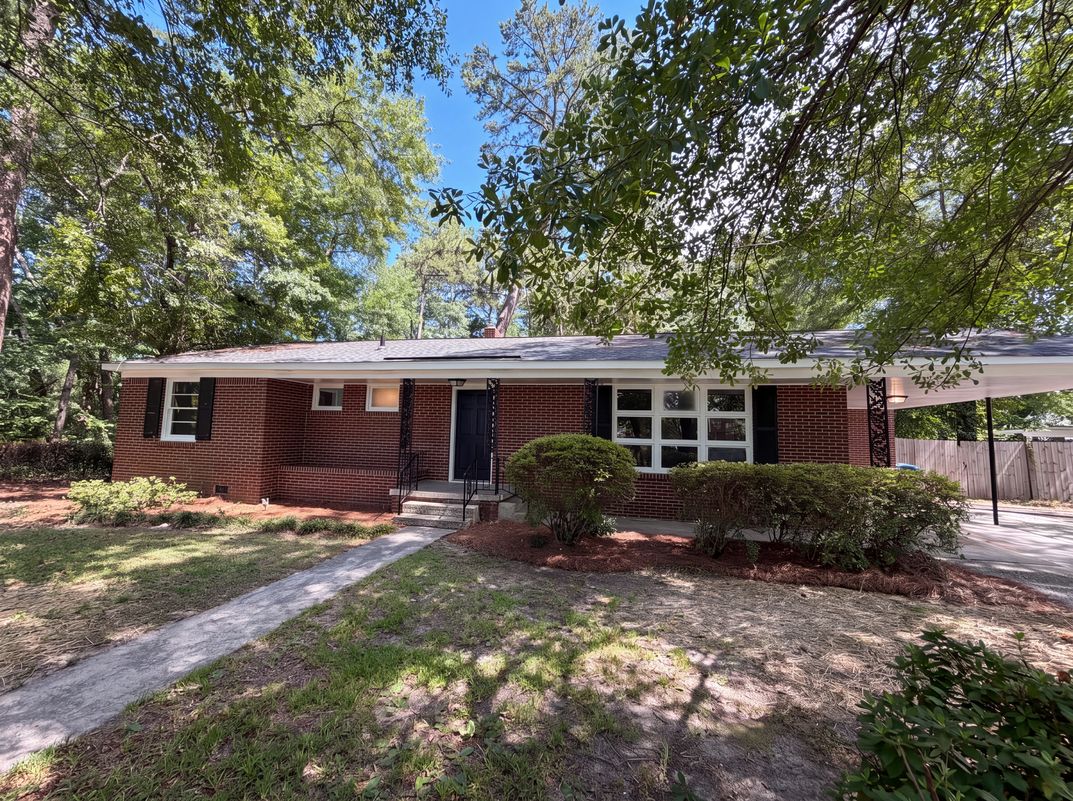 Property photo 1 of 1425 Hollyberry Ln