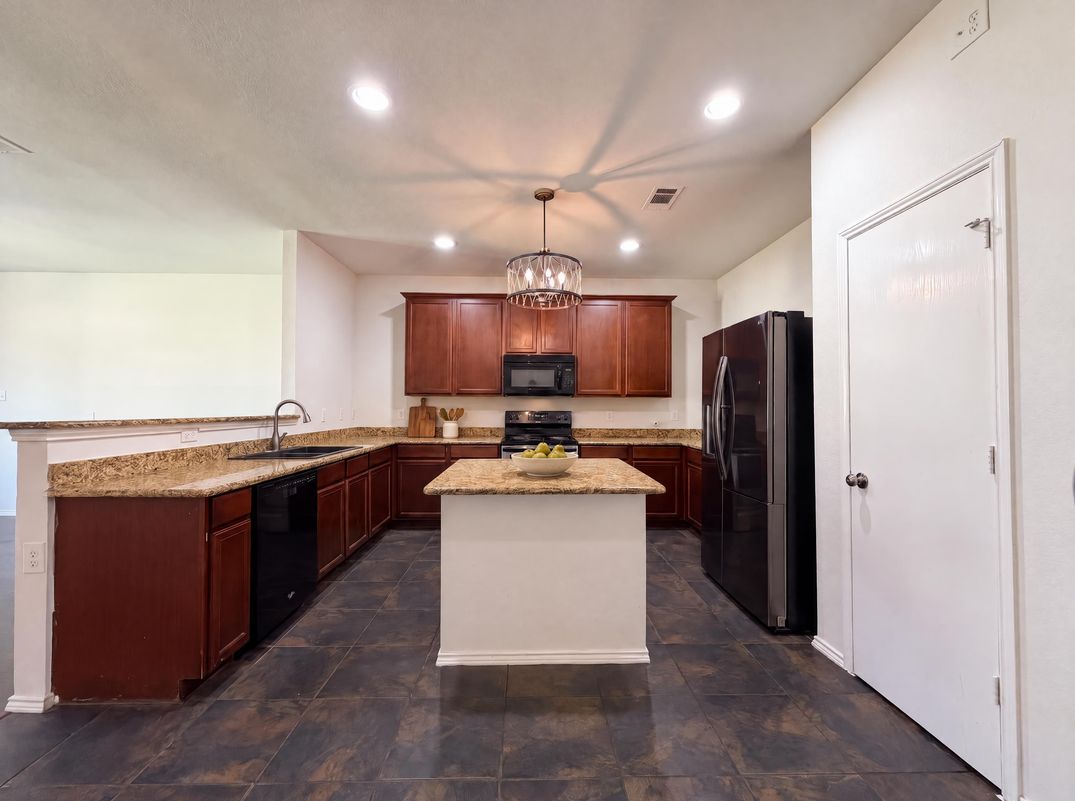 Property photo 2 of 1411 Niagara Falls Ct