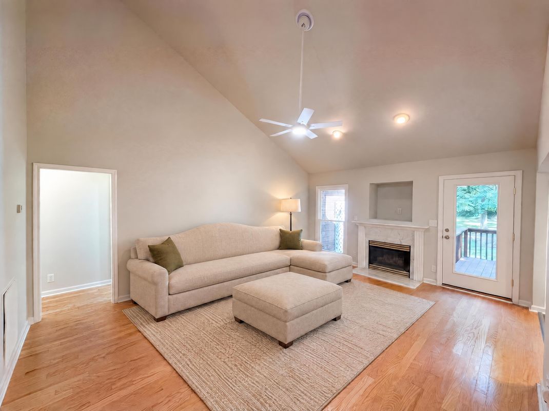 Property photo 3 of 1104 Thoroughbred Pl NW