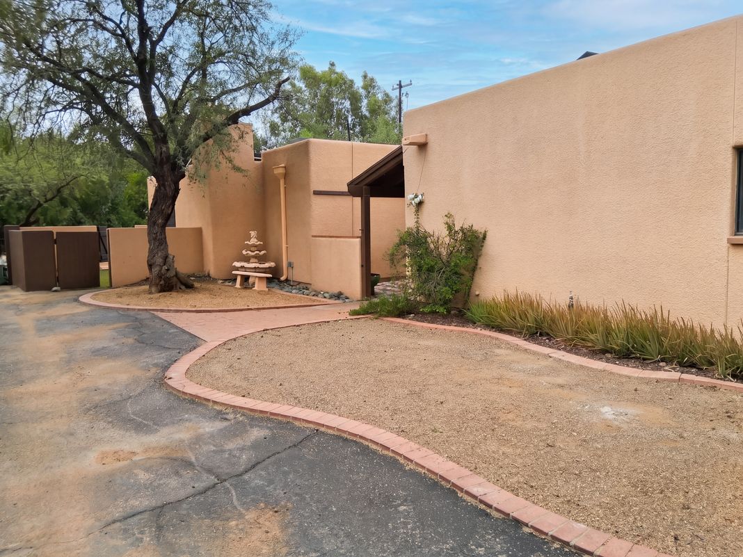 Property photo 2 of 5621 E Fort Lowell Rd