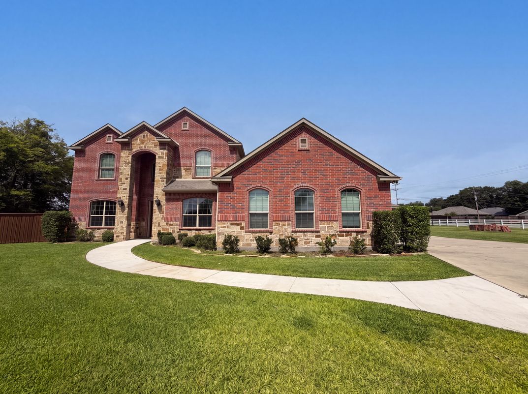Property photo 1 of 8580 Cedar Creek Ln