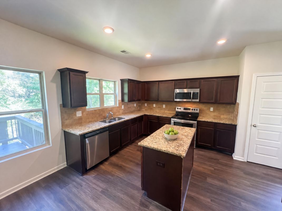 Property photo 2 of 672 Mill Creek Trl