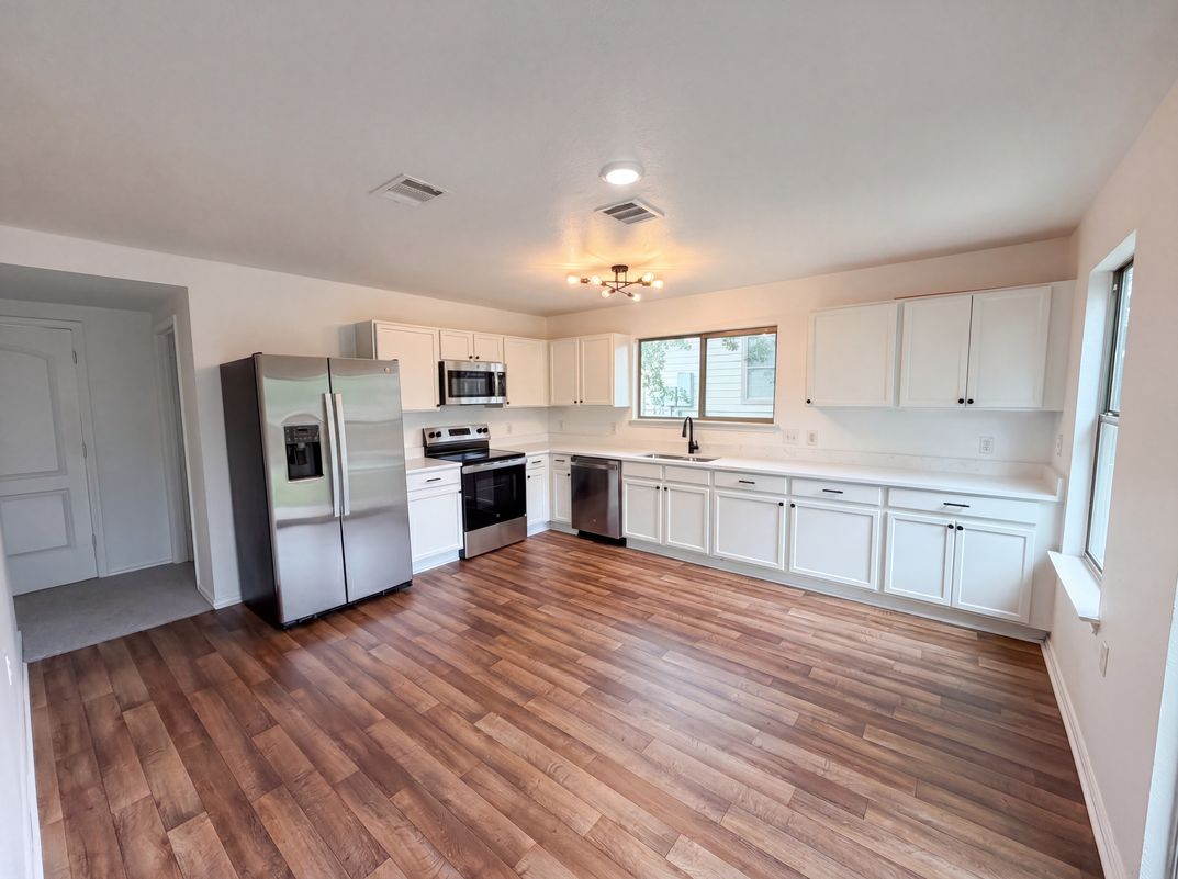 Property photo 2 of 5406 S Hearsey Dr
