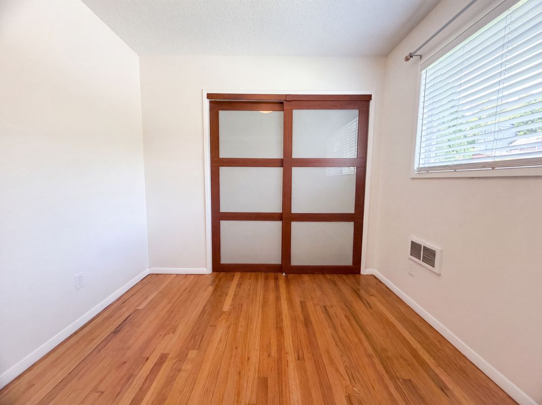 Photo 10 of 14 of 122 SE 73rd Ave, Portland, OR