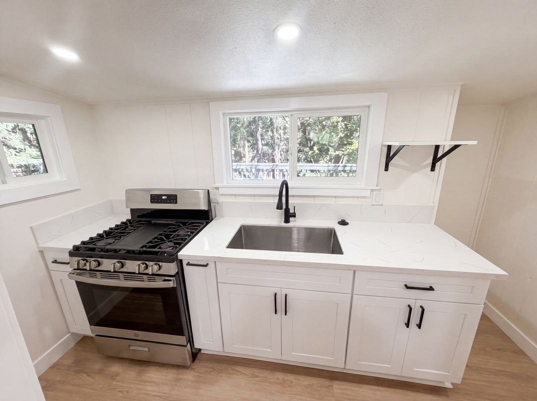 Property photo 2 of 982 Oak Dr