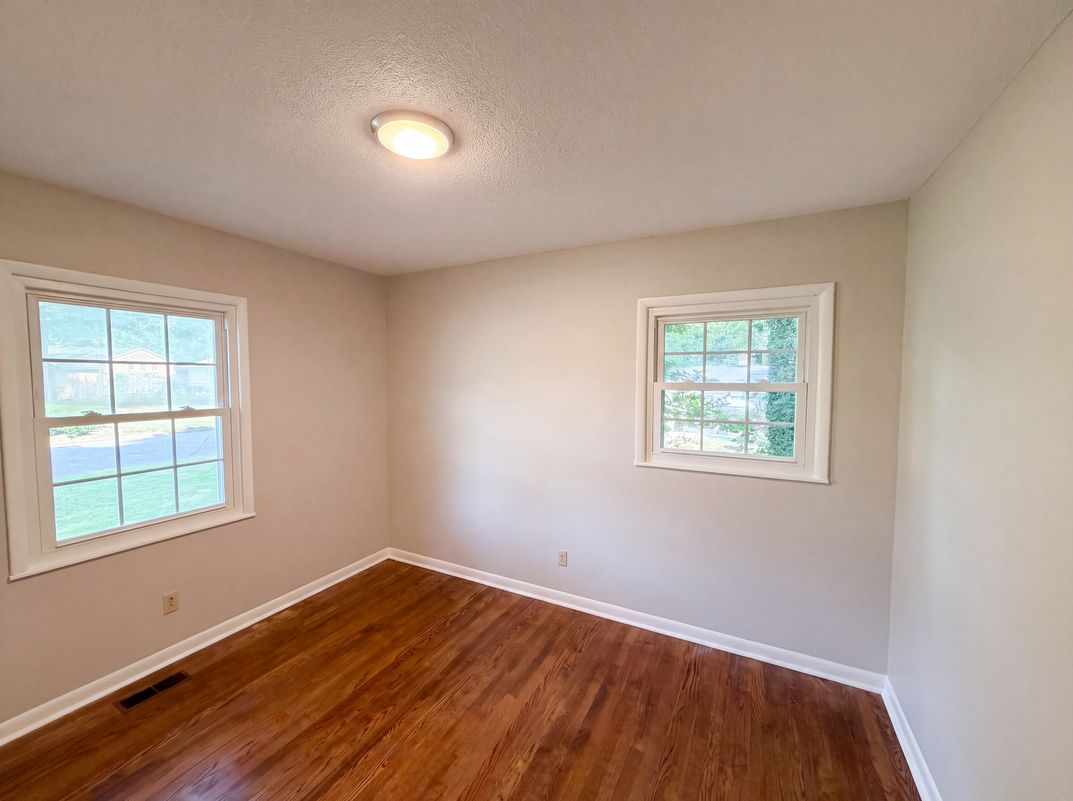 Photo 11 of 19 of 1716 Timberlane St, Gastonia, NC