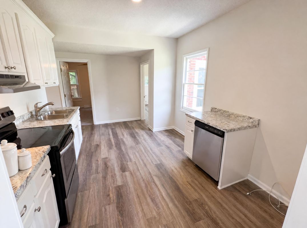 Property photo 2 of 202 E Centennial St