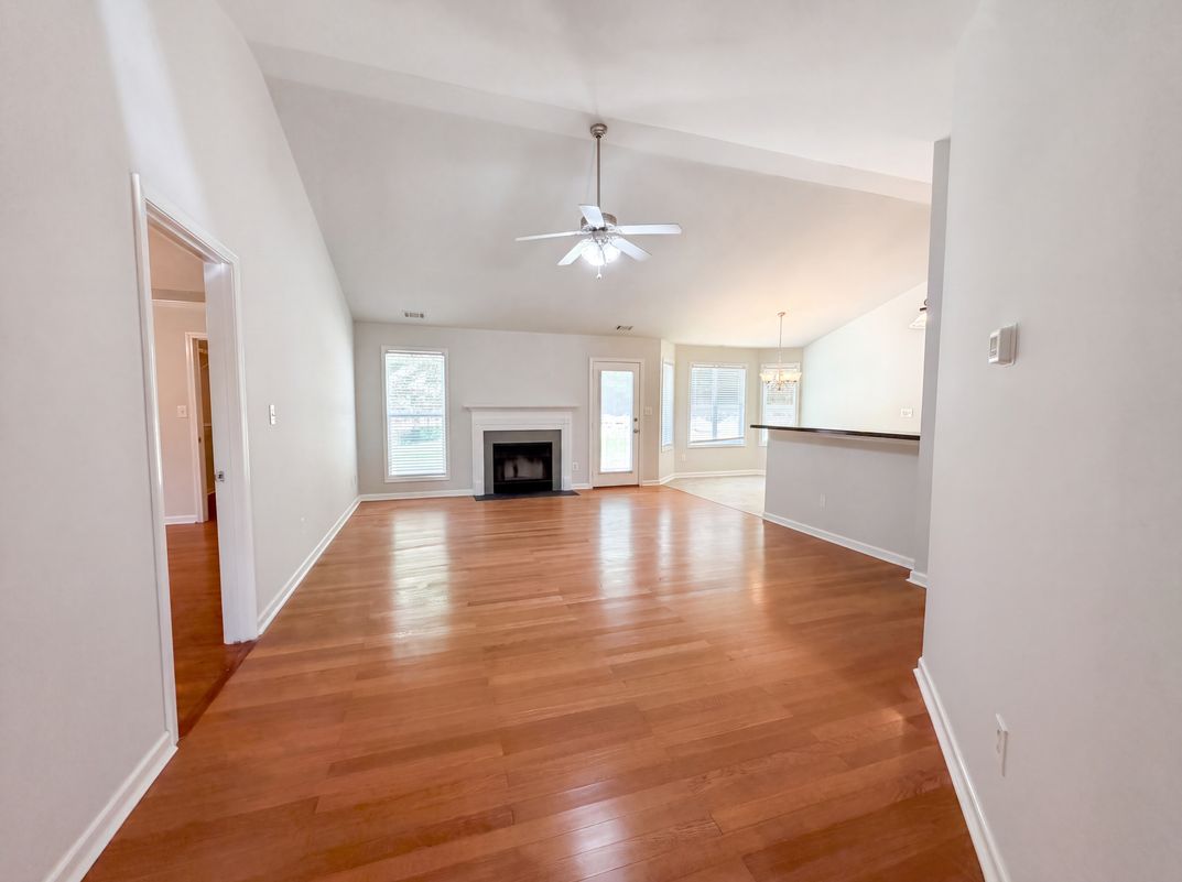Property photo 3 of 211 Logan Creek Ln