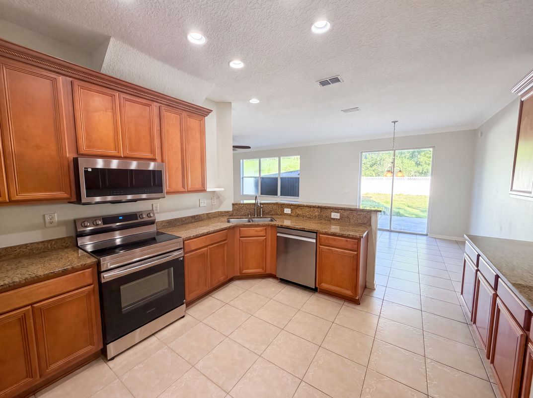 Property photo 2 of 31628 Spoonflower Cir