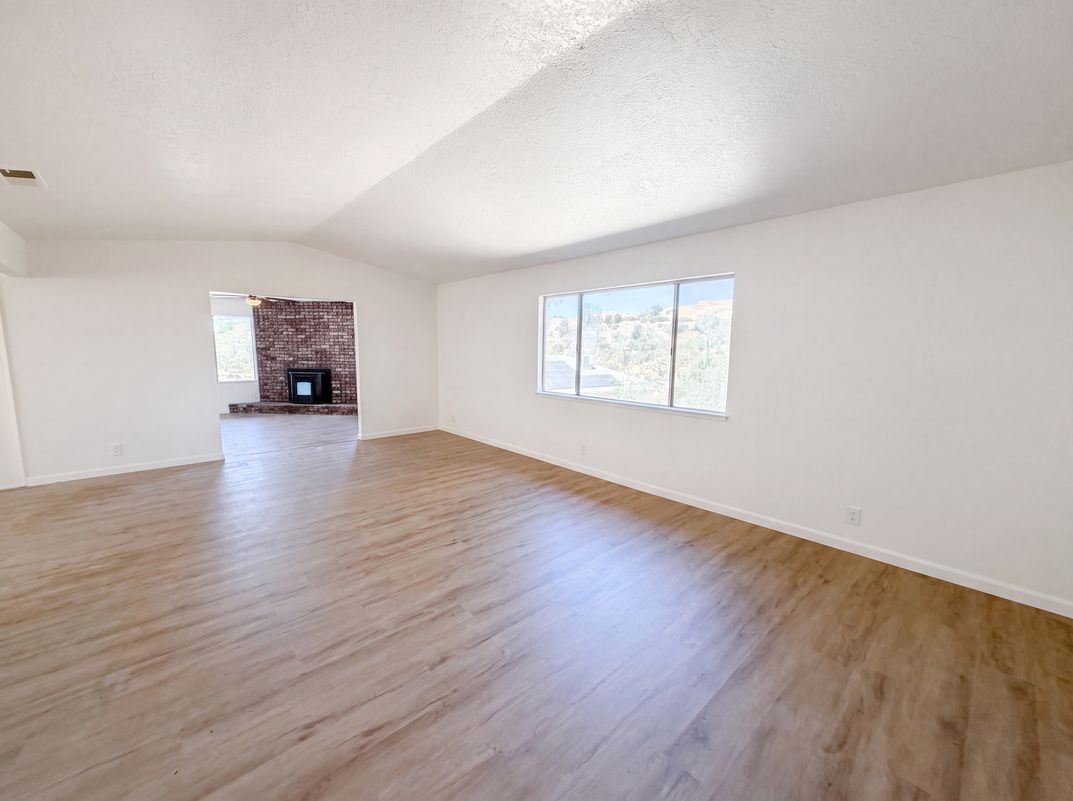 Property photo 3 of 6041 Thornicroft Dr