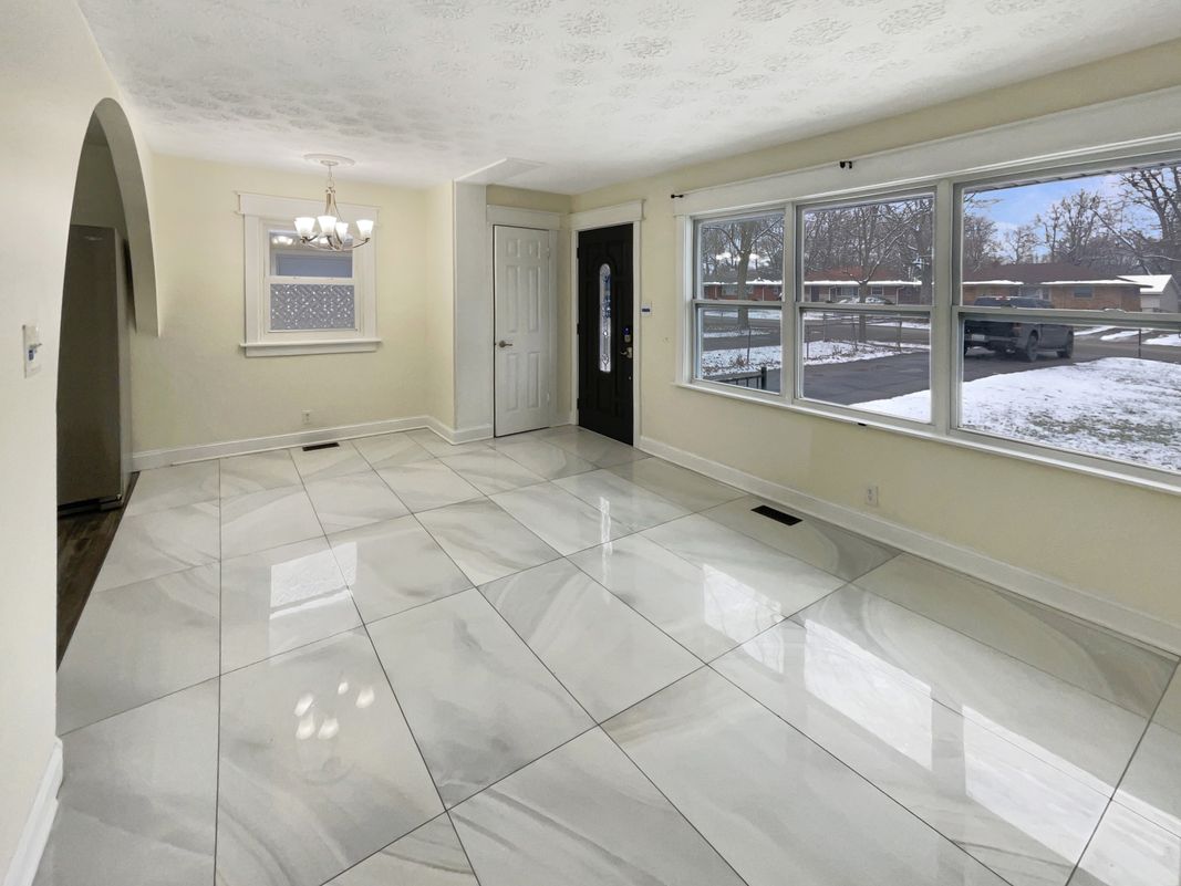 Property photo 3 of 4055 N Grand Ave