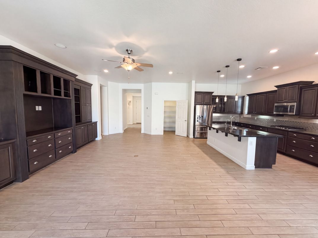 Property photo 3 of 7420 W Crabapple Dr