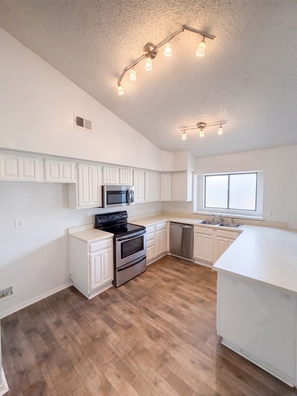 Property photo 3 of 4636 Archer Dr