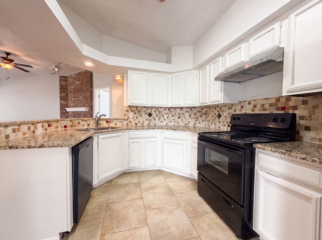 Property photo 2 of 6806 Raintree Frst