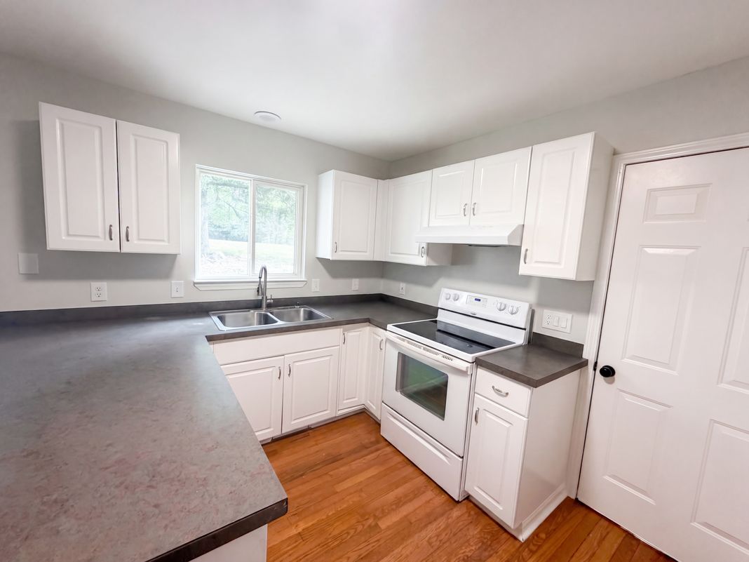 Property photo 2 of 880 Mill St