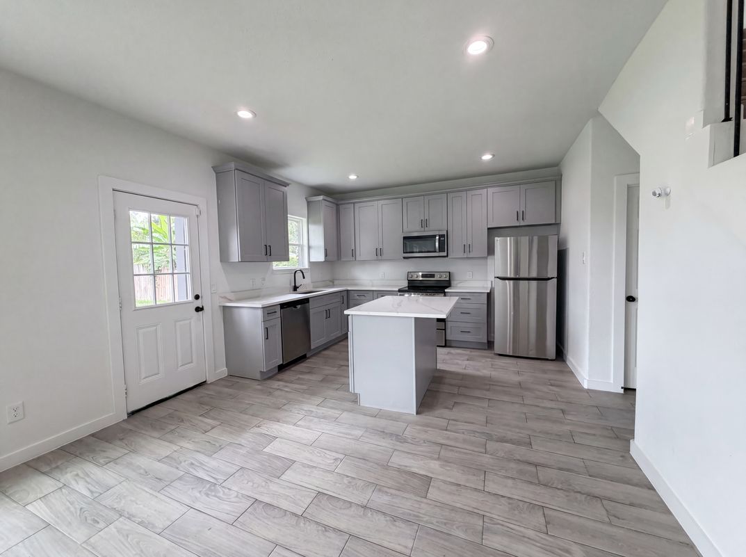 Property photo 2 of 6711 Rowell Ct