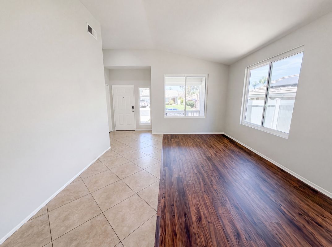 Property photo 3 of 13477 Fairfield Dr