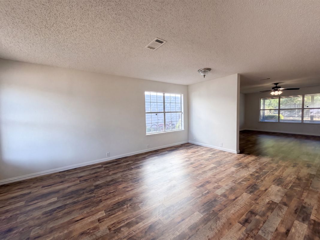Property photo 3 of 4325 Falcon Dr