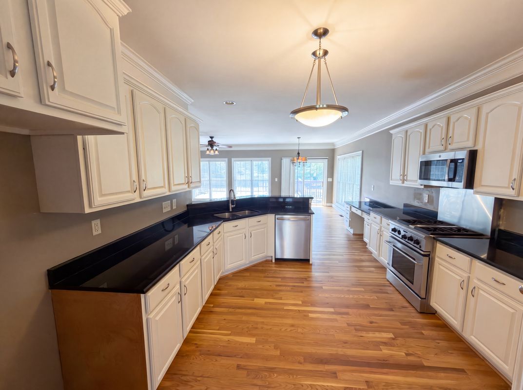 Property photo 2 of 9721 Arlington Oaks Dr