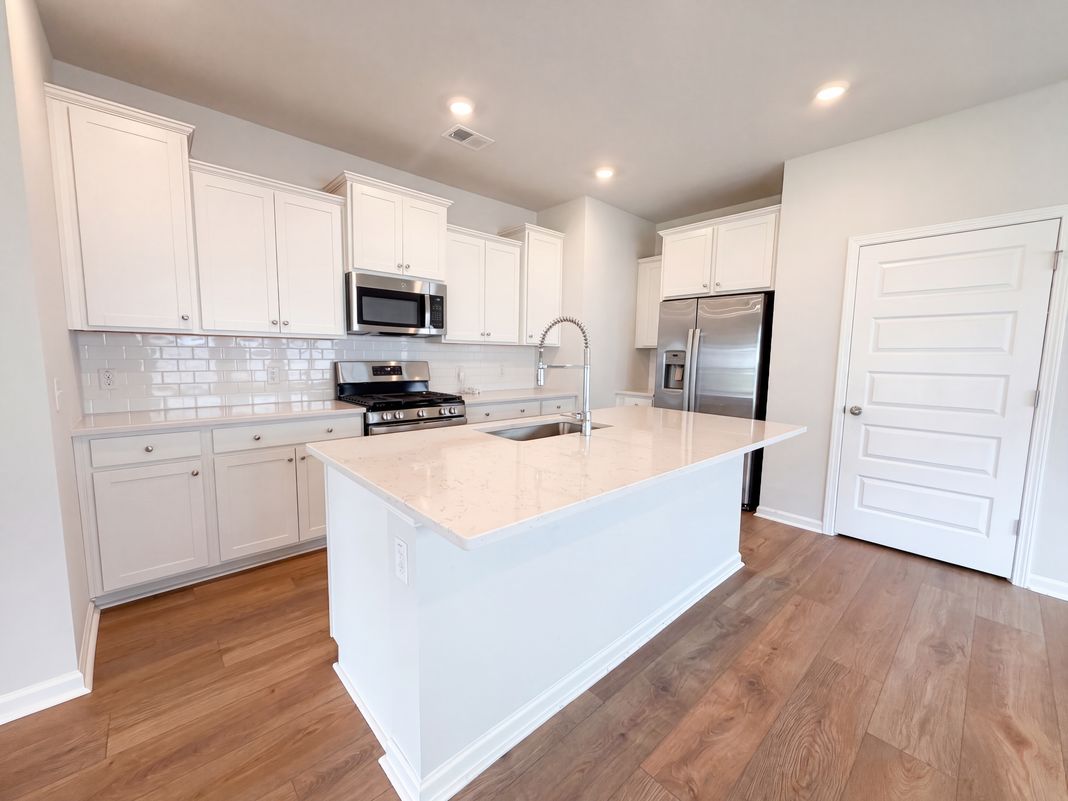 Property photo 2 of 1127 Glorious Way