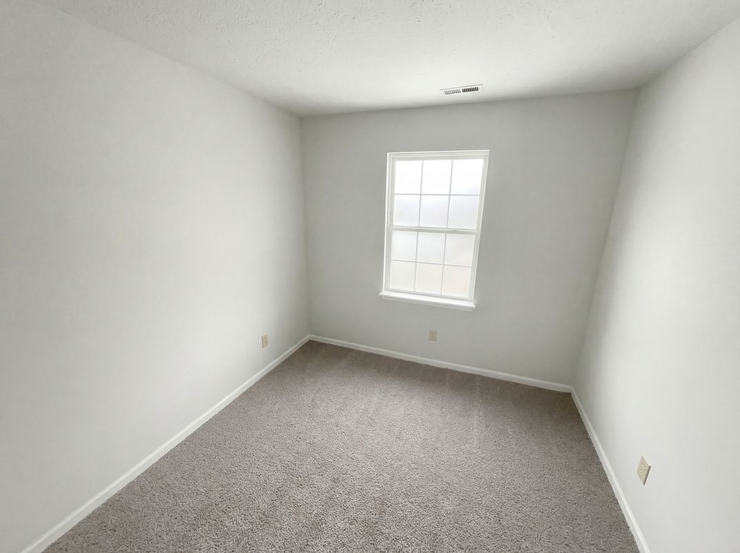 Photo 21 of 24 of 4925 Pembridge Dr, Indianapolis, IN