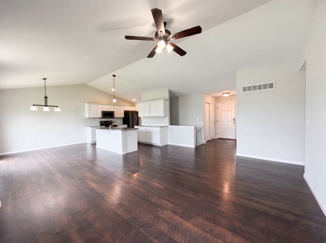 Property photo 3 of 139 Palace Way Dr