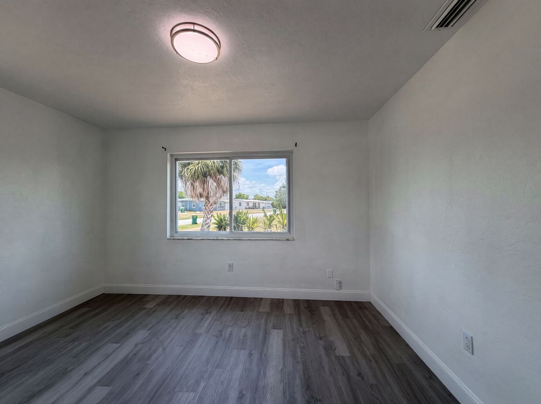 Photo 16 of 26 of 21530 Glendale Ave, Port Charlotte, FL
