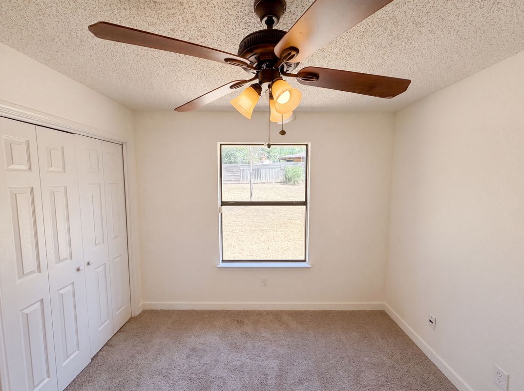 Photo 4 of 19 of 6612 Lakeside Dr, Lake Worth, TX