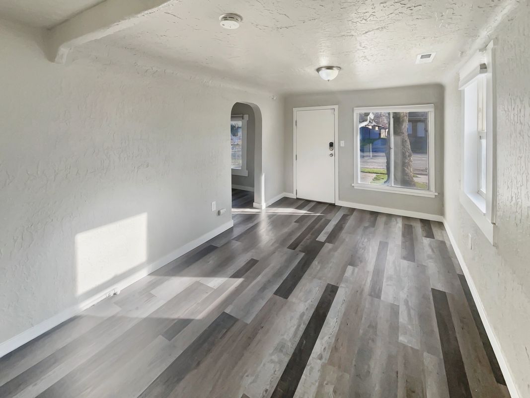Property photo 3 of 2865 Pingree Ave