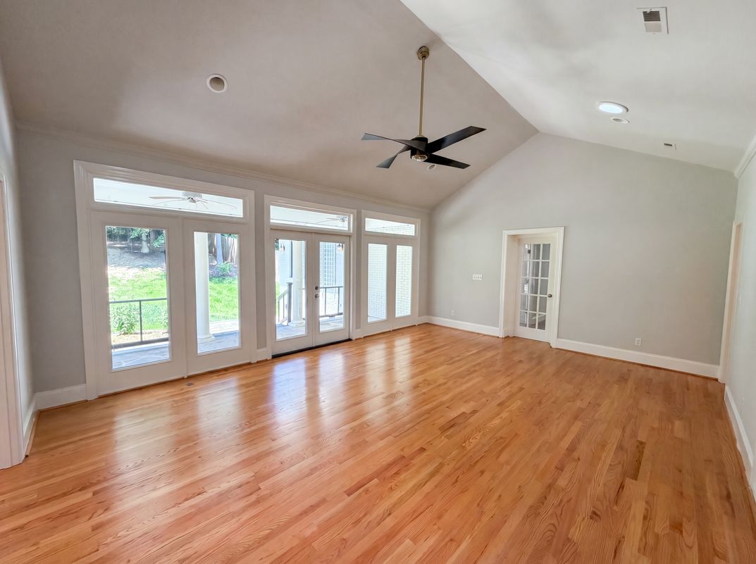 Photo 10 of 21 of 5309 Lancelot Dr, Charlotte, NC