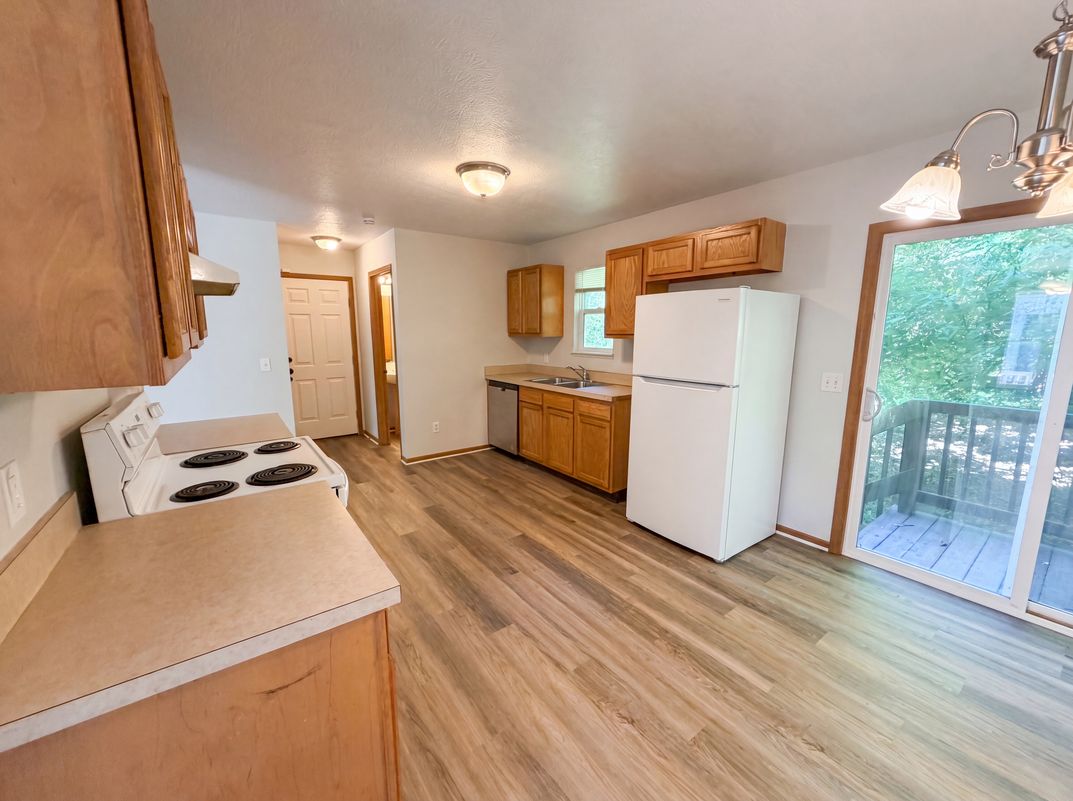Property photo 2 of 1004 Bellows St