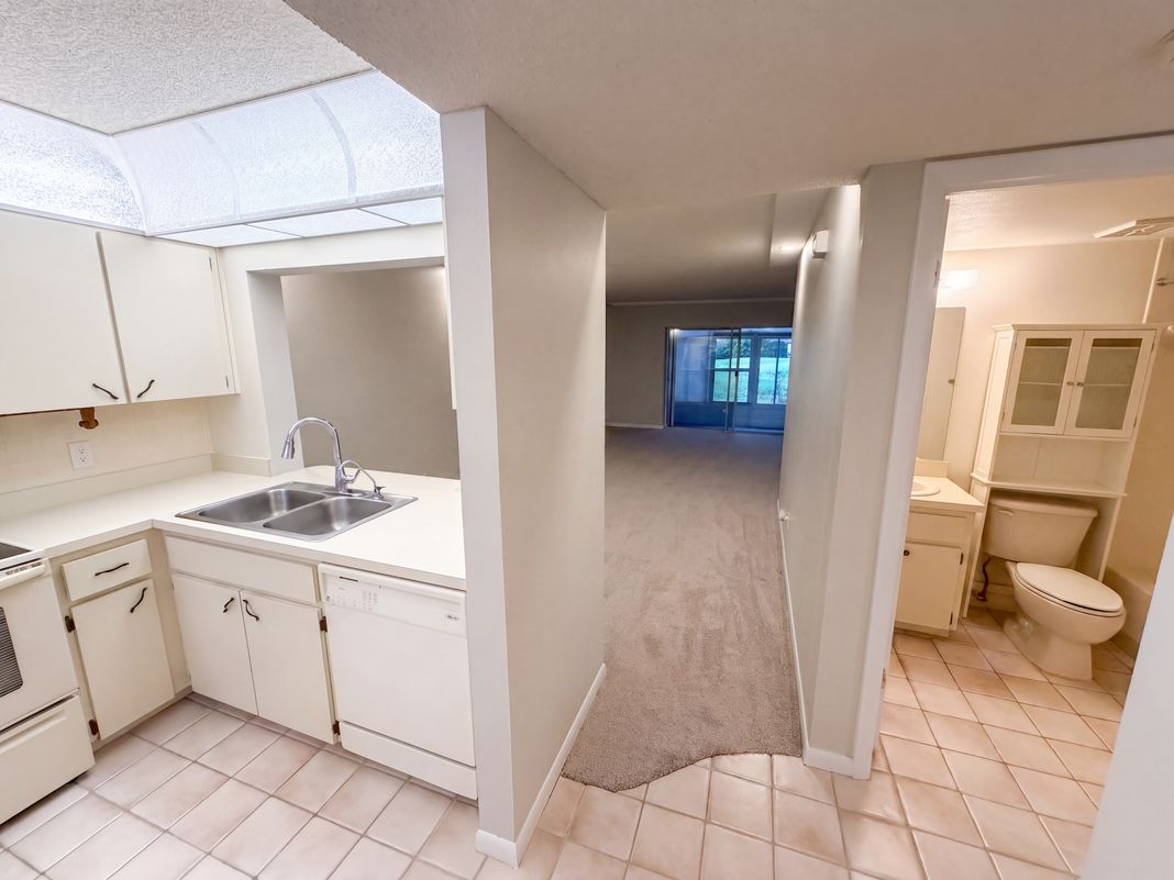 Property photo 2 of 1465 Millstream Ln Apt 104
