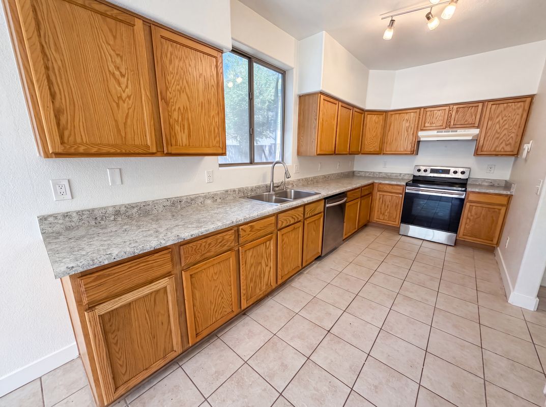 Property photo 2 of 800 S Bedford Dr