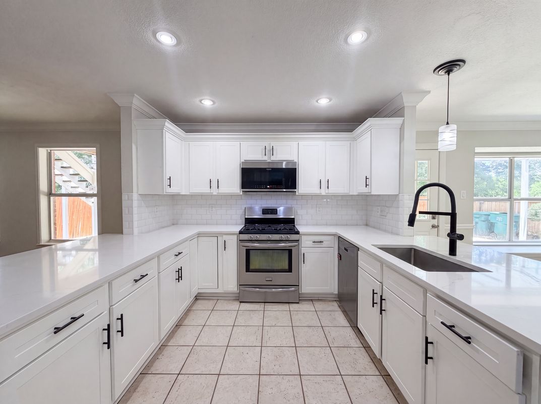 Property photo 2 of 6878 Genevieve Dr