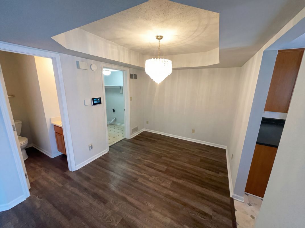 Photo 10 of 24 of 4925 Pembridge Dr, Indianapolis, IN
