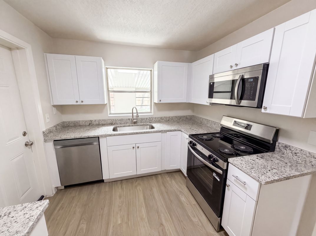 Property photo 2 of 585 Hewett Dr