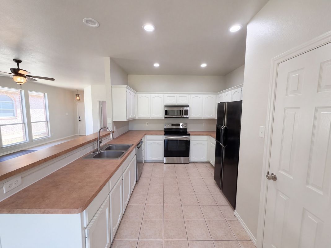 Property photo 2 of 2617 Silver Hill Dr