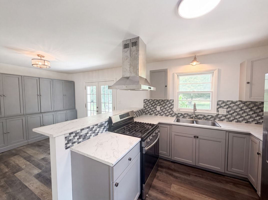 Property photo 2 of 3119 Holbrook Dr SW