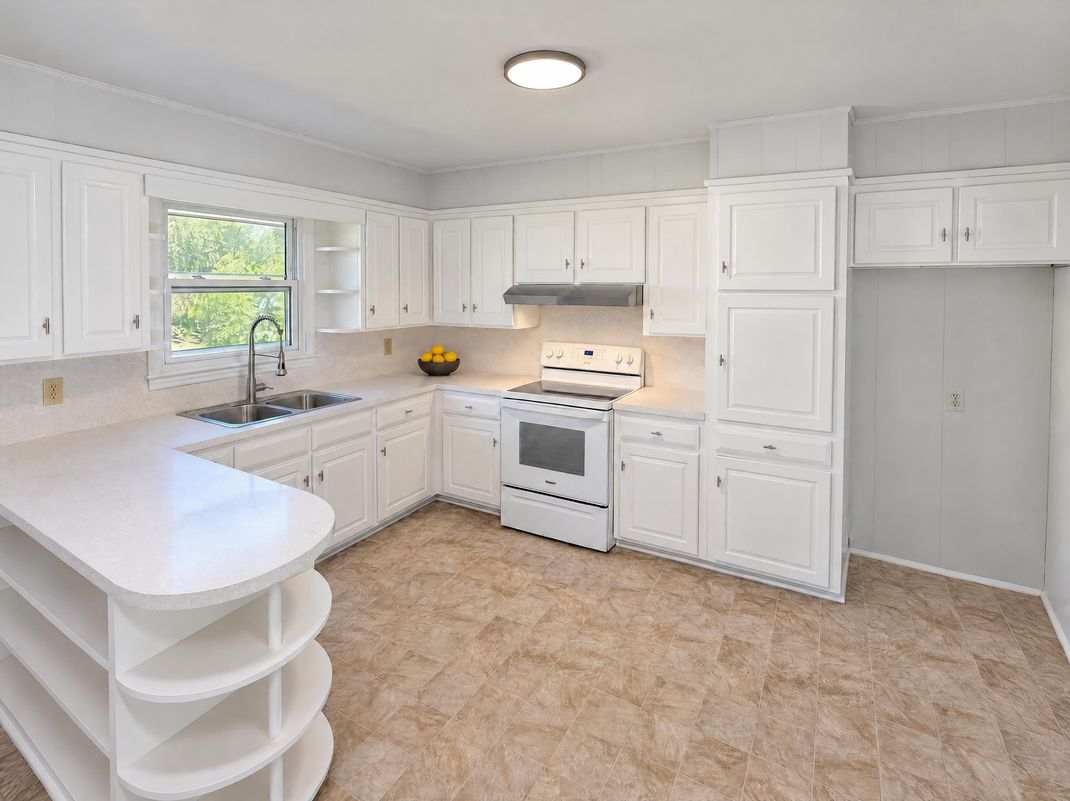 Property photo 2 of 2138 Reeves Rd