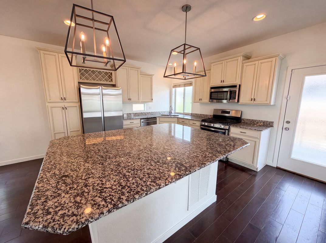 Property photo 2 of 4404 Elegant St