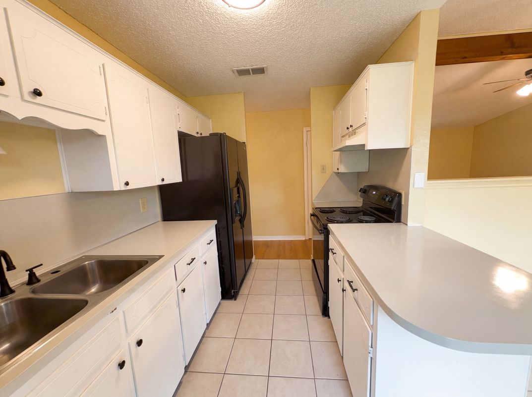 Property photo 2 of 908 Hackberry St