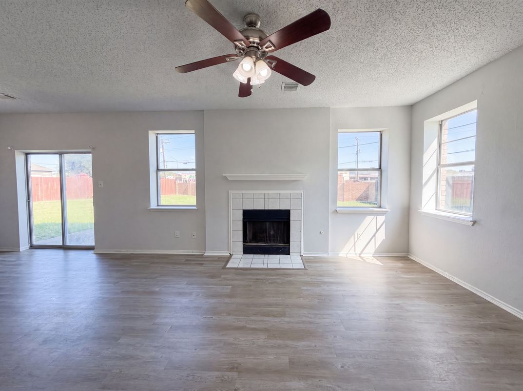 Property photo 3 of 861 Pimernel Ln