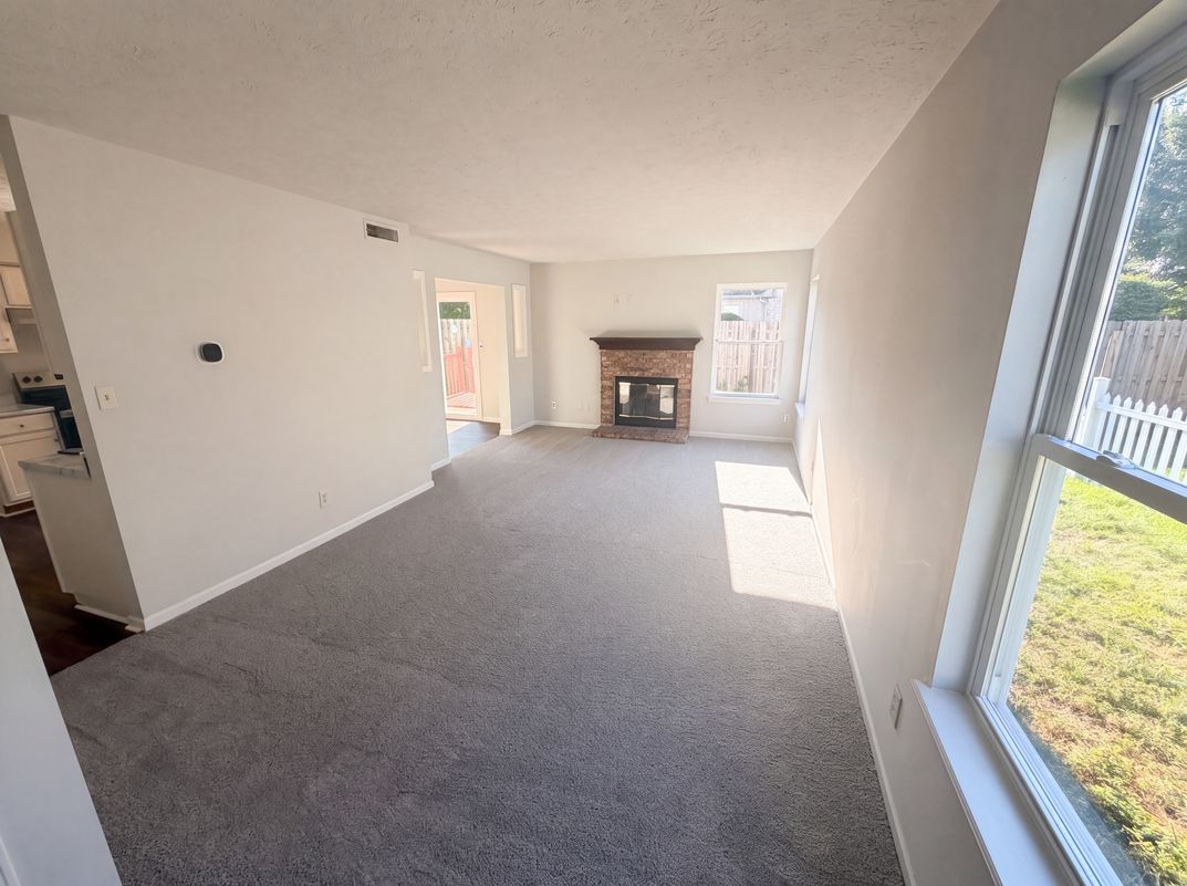 Photo 3 of 26 of 4801 Ossington Ct, Indianapolis, IN