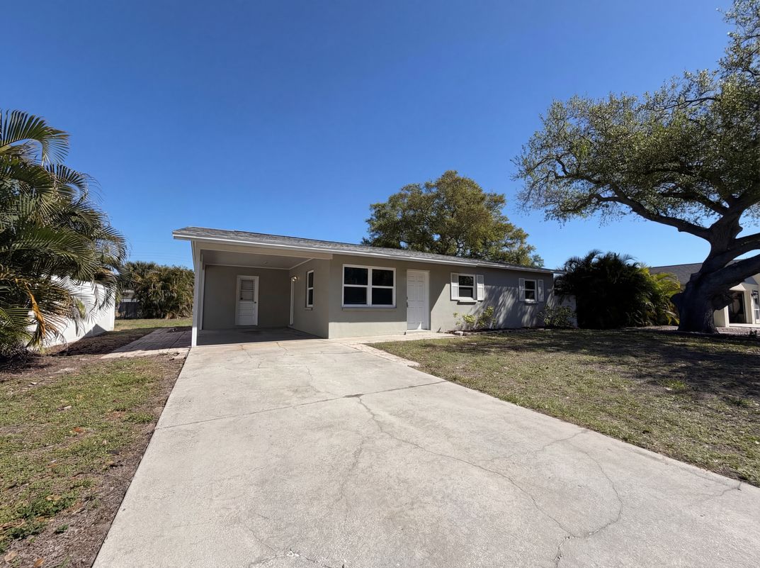 Property photo 1 of 737 Gulf Coast Blvd